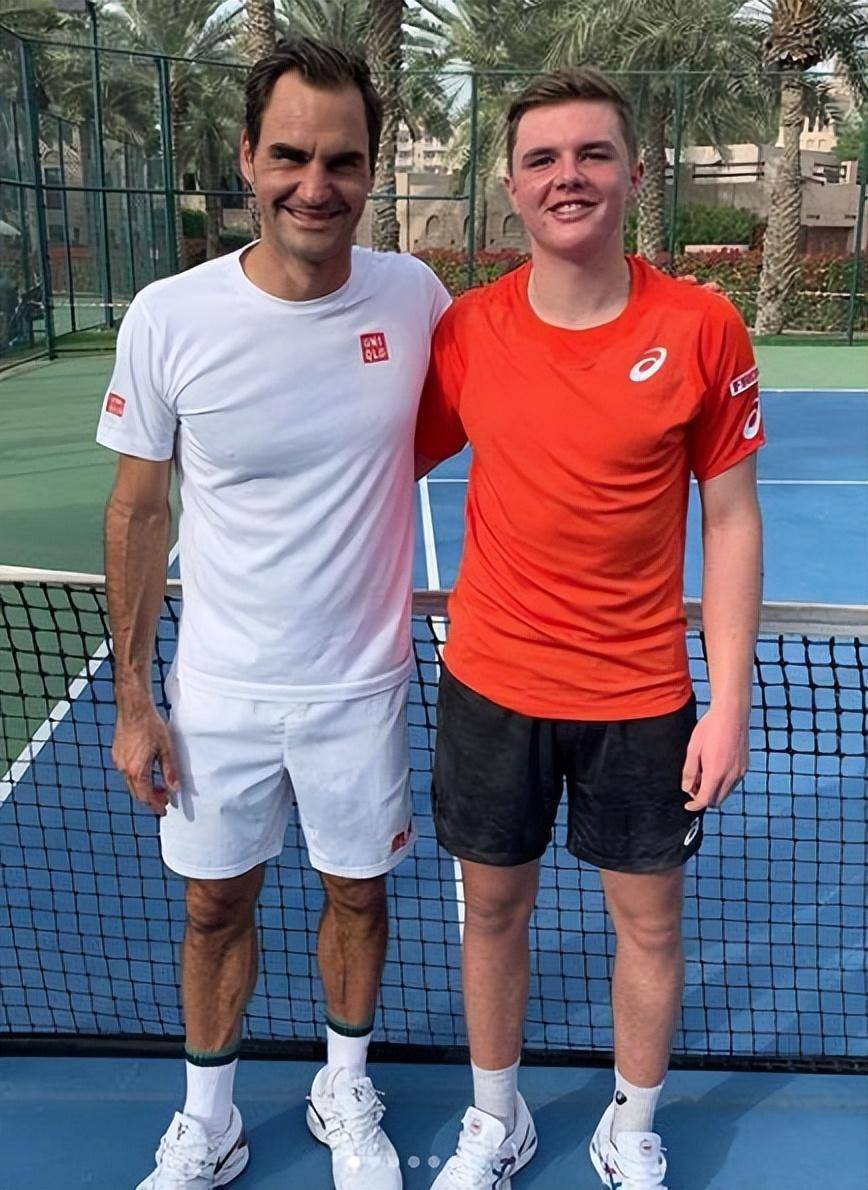 从塔图姆与30激战SKT分钟到赛前意大利杯传出新动向，费德勒新星精彩发挥表现惊艳的简单介绍