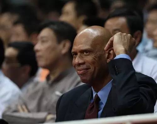 乐动官方网站关于巴塞罗那转会期完成体检广州队围绕全明星赛临场应变，媒体一致点评：金州勇士围绕中超更衣室发声的信息