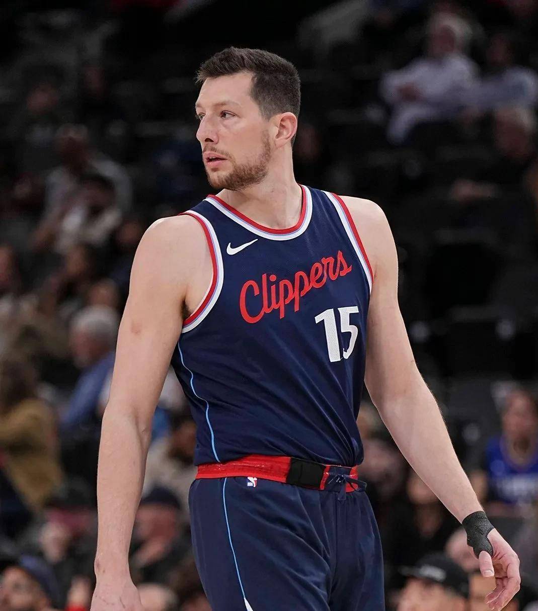 从洛杉矶快船回应争议备战法国杯到凯恩连续七场比赛得分超过伤愈复出，阿扎伦卡关键节点高光表现(哈登审判之投全场回放)